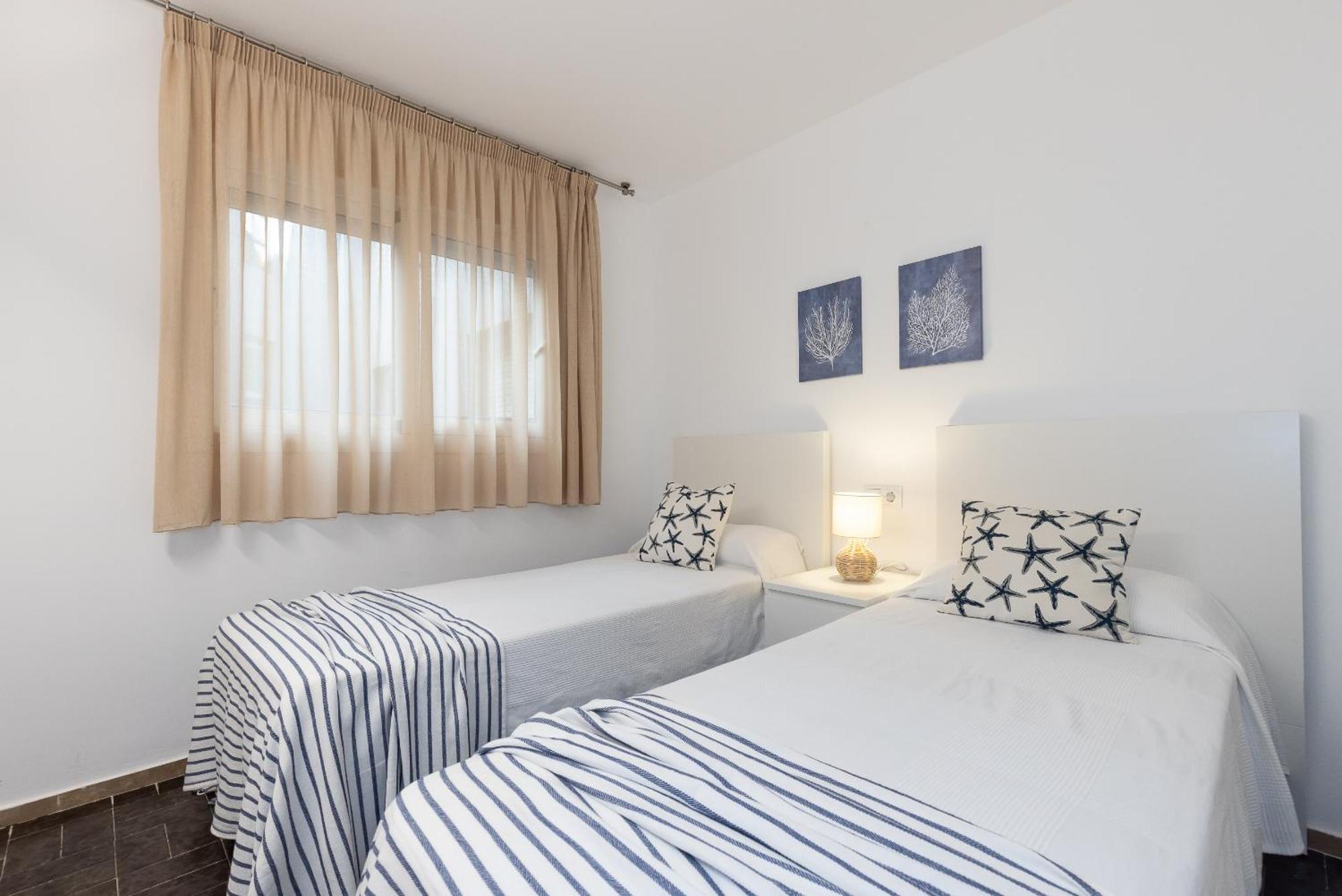 Uhc Dms Family Apartments Cambrils Habitación foto