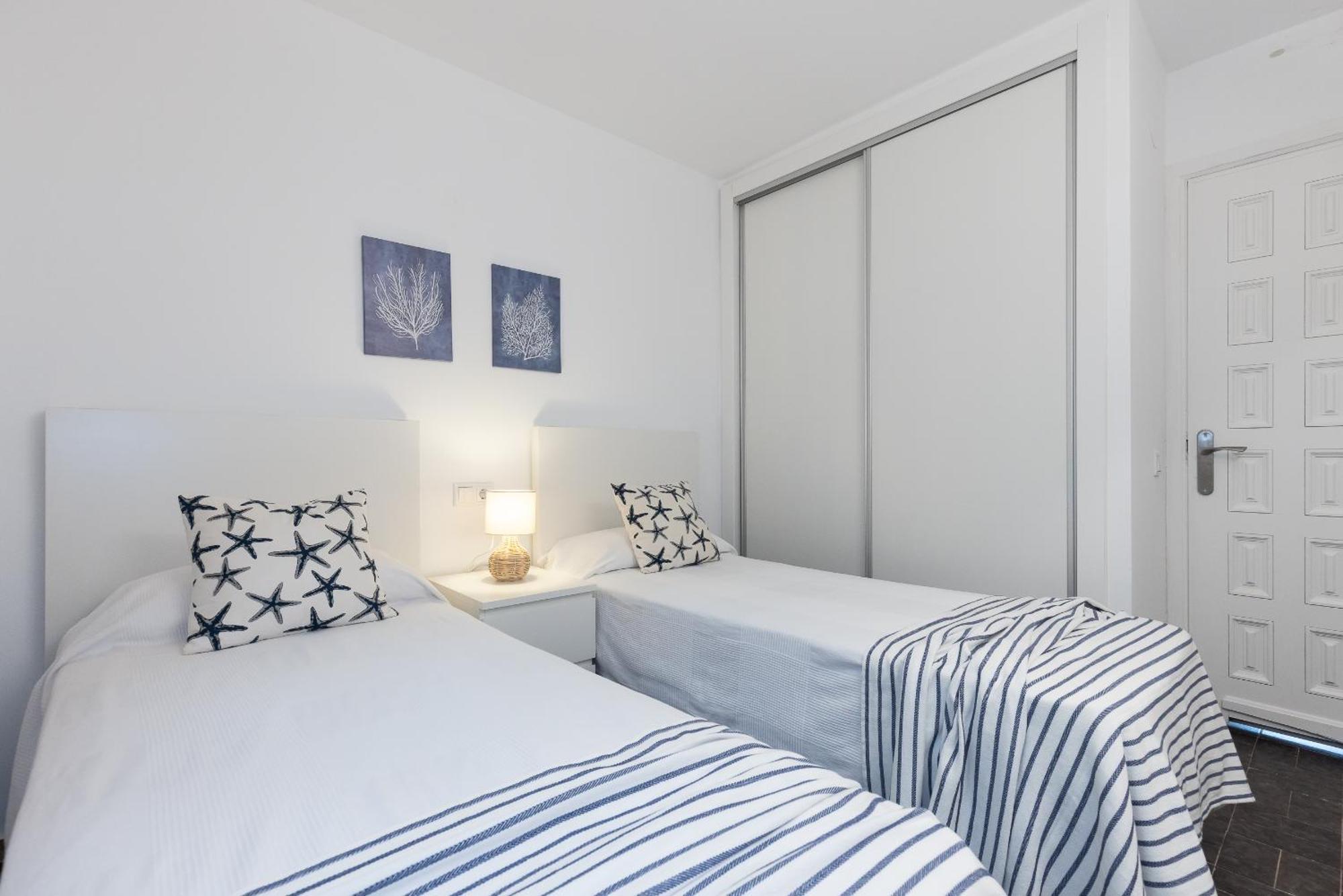 Uhc Dms Family Apartments Cambrils Habitación foto
