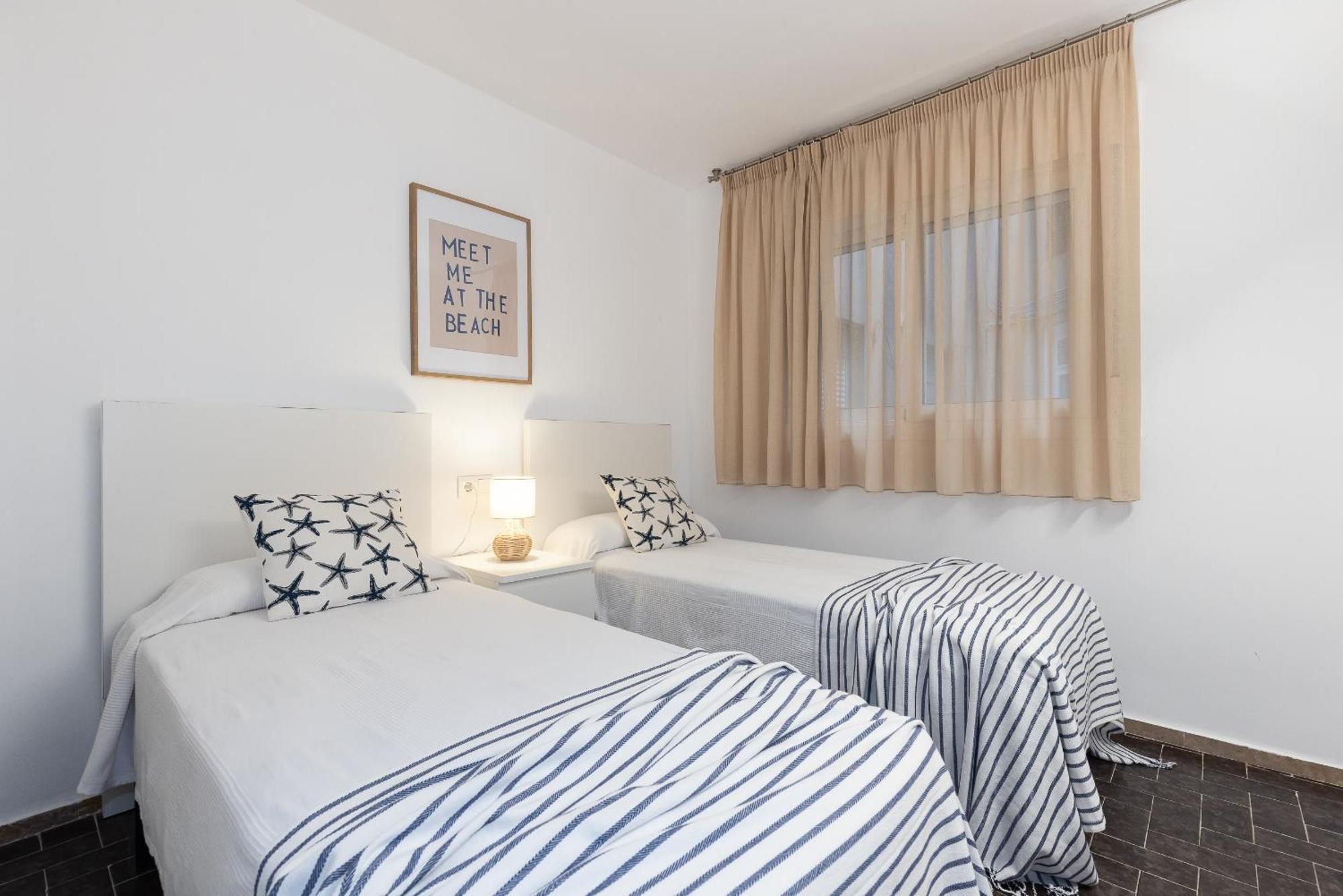 Uhc Dms Family Apartments Cambrils Habitación foto