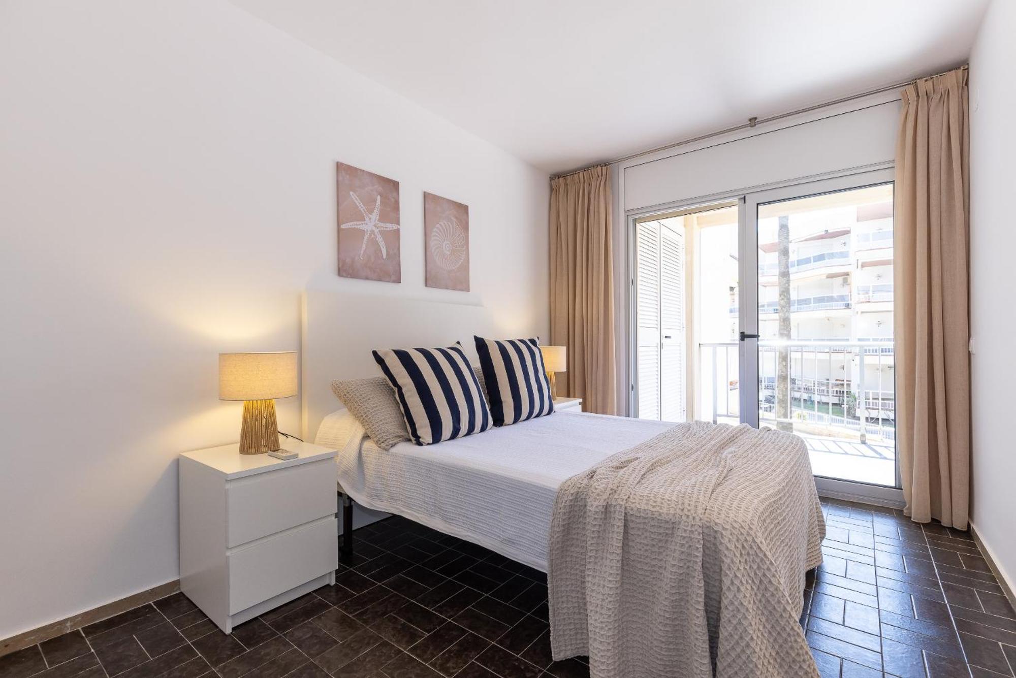 Uhc Dms Family Apartments Cambrils Habitación foto